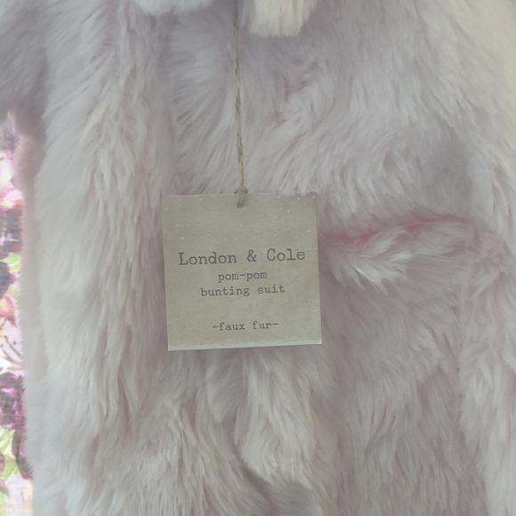 NWT London & Cole Pom-Pom Luxe Pink Faux Fur Bunting Suit Sack Size 0-6 Months - Picture 4 of 16